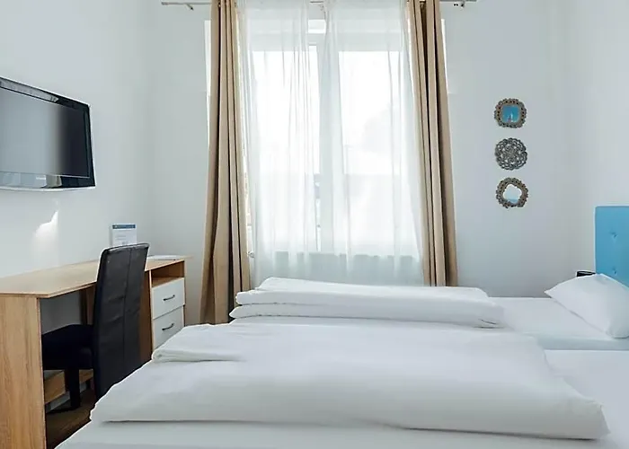 Hotel Hanseat - Free Parking
