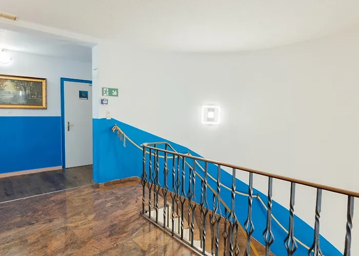Hotel Hanseat - Free Parking 3*