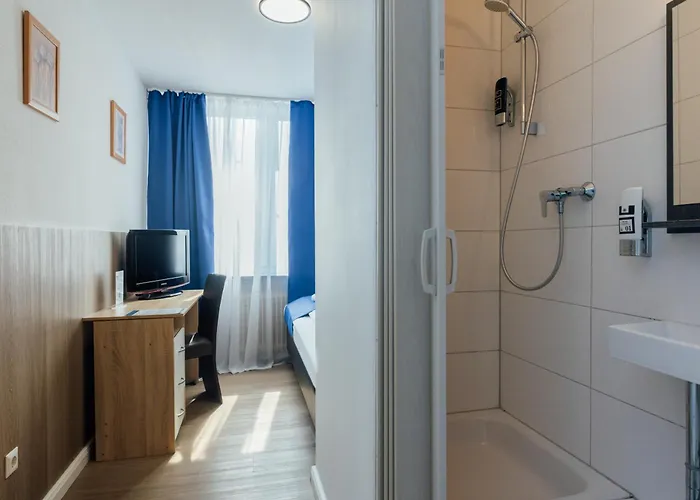 Hotel Hanseat - Free Parking 3*